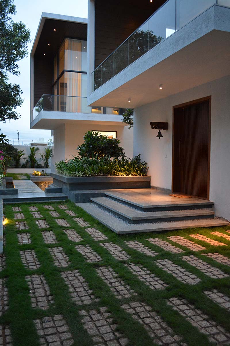 Architect Abin Chaudhuri courtyard house 