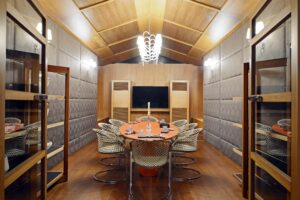 9-card-room
