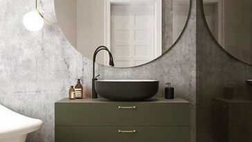 Colourful bathroom decor