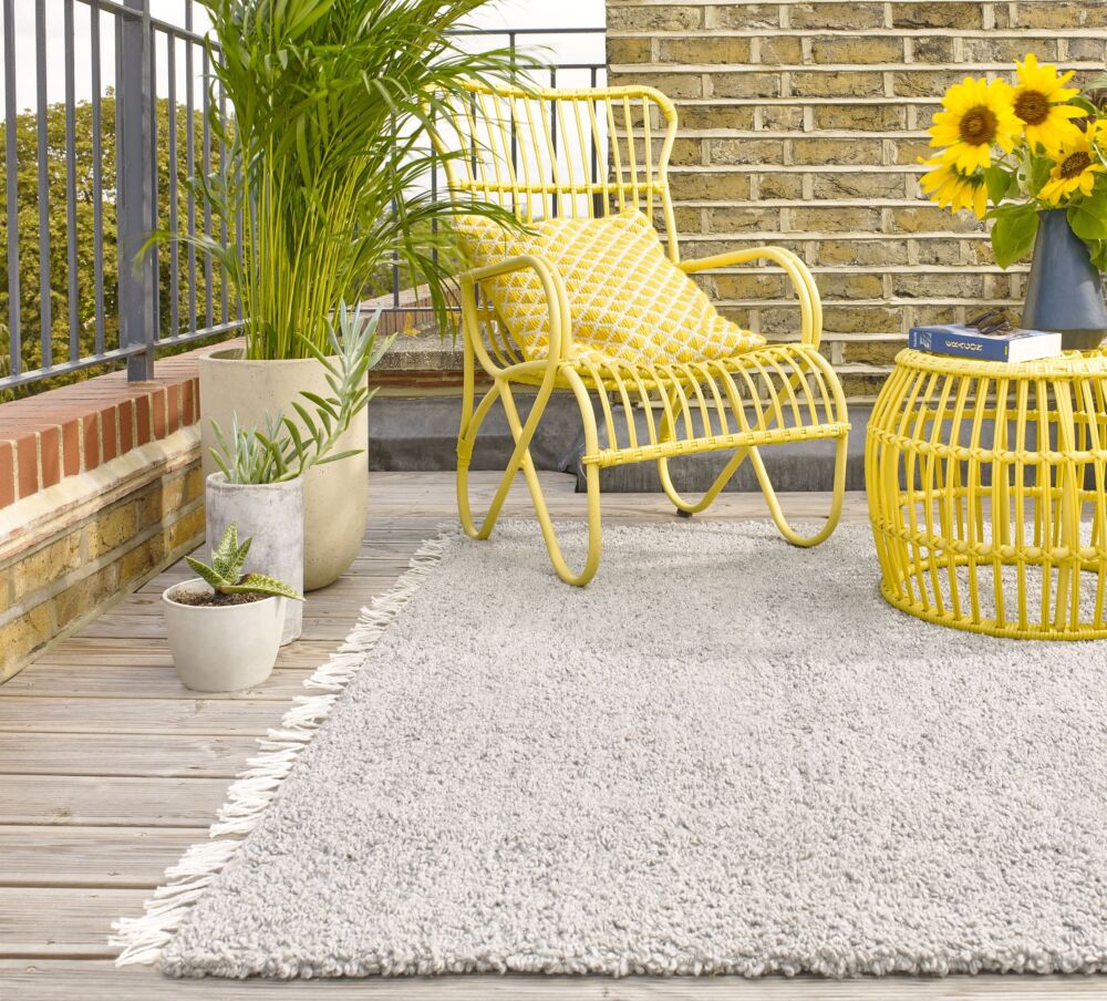 8 quick tips to Style Balconies