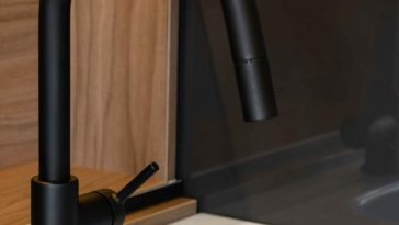 black-metal-water-faucet-countertop_4_11zon